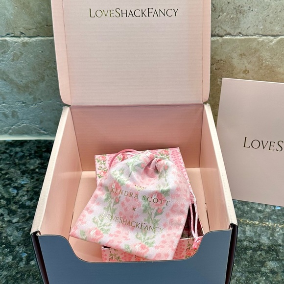 LoveShackFancy x Kendra Scott Gift Box, Jewelry Bag, & Envelope - Picture 2 of 4
